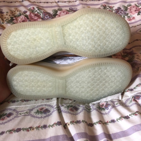 Puma Clyde “Distrupt Peace on Earth” - Picture 3 of 4